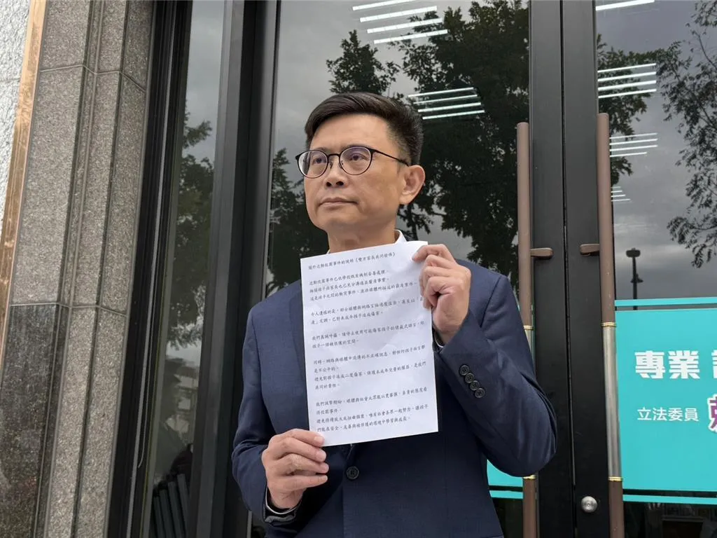 賴瑞隆27日再召開記者會說明,並拿出雙方家長共同聲明呼籲,勿再將本案用「霸凌」去定義,強調此案單純為孩子間踢足球衝突,雙方已經和解。(圖/資料照)