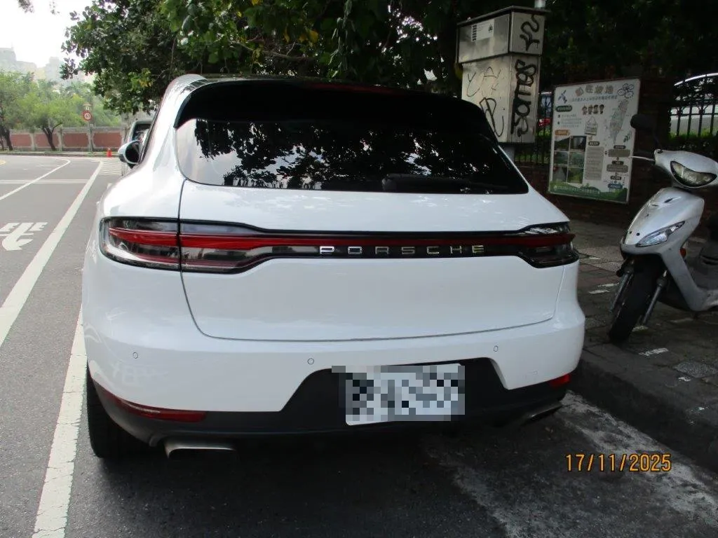 2019年款的保時捷MACAN。(圖/行政執行署台南分署提供)