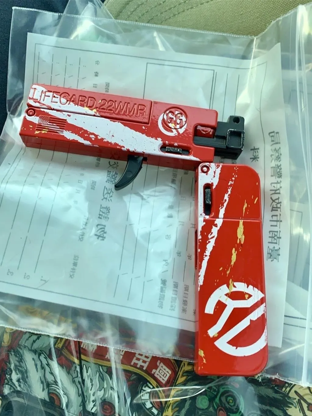 警方查獲的卡片外型折疊式改造手槍。（圖／民眾提供）