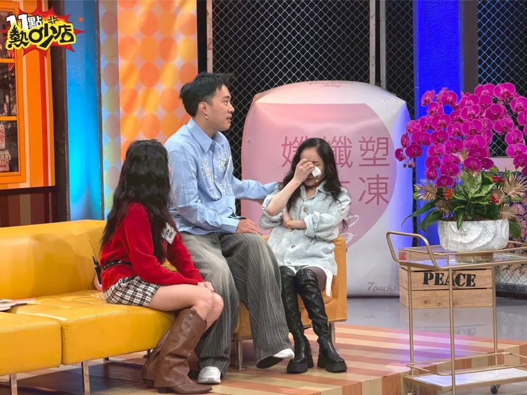 李亞萍（右）節目上落淚。（圖／TVBS）