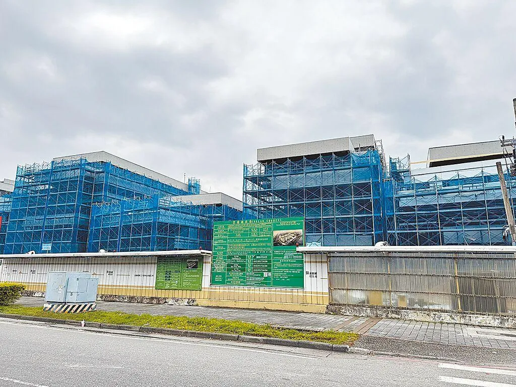 宜蘭縣第二行政中心在民國109年7月開工、預計112年1月完工，但工程卻一再延宕，今年中才有可能完工，引發地方不滿。（圖／中時吳佩蓉攝）
