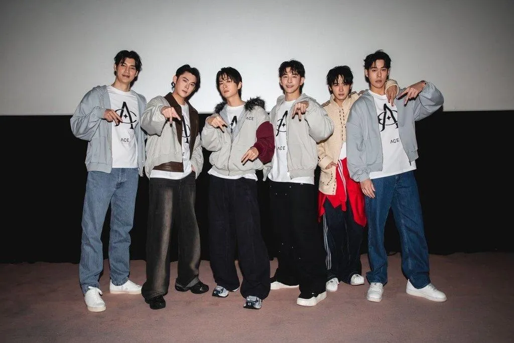 演員羅宏正（左起）、陳奕、石知田、張立昂、吳思賢、周予天17日合體出席影集《男公館》粉絲見面會，現場透過遊戲互動來展現演員默契，也和粉絲面對面擊掌。（圖／《男公館》提供）
