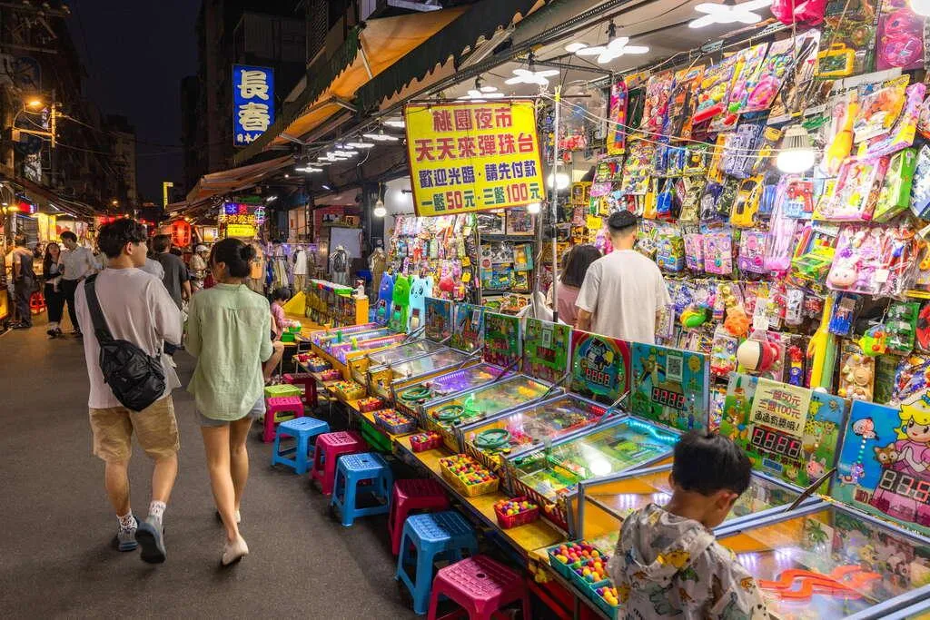 老字號的桃園觀光夜市基本天天營業,是許多桃園人的美味記憶。(圖/翻攝自桃園觀光導覽網)