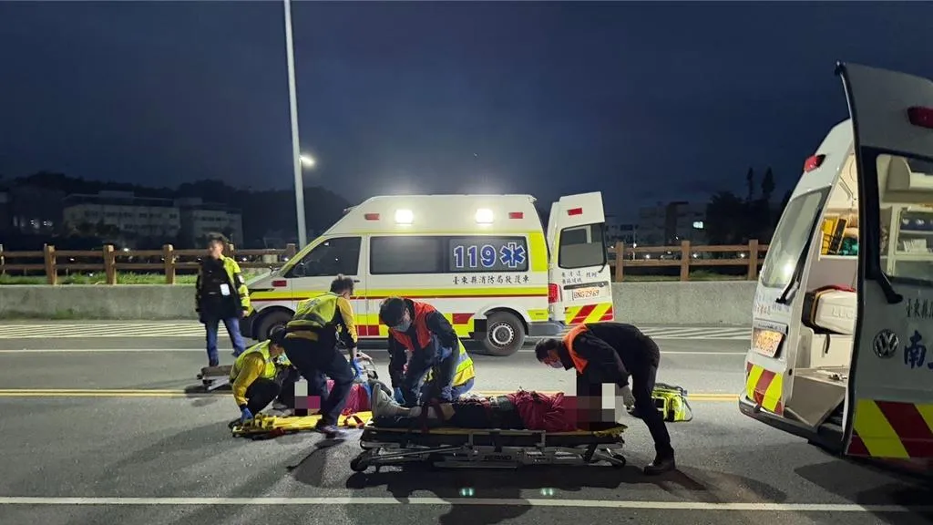 警方對陳男實施酒測。（圖／警方提供）