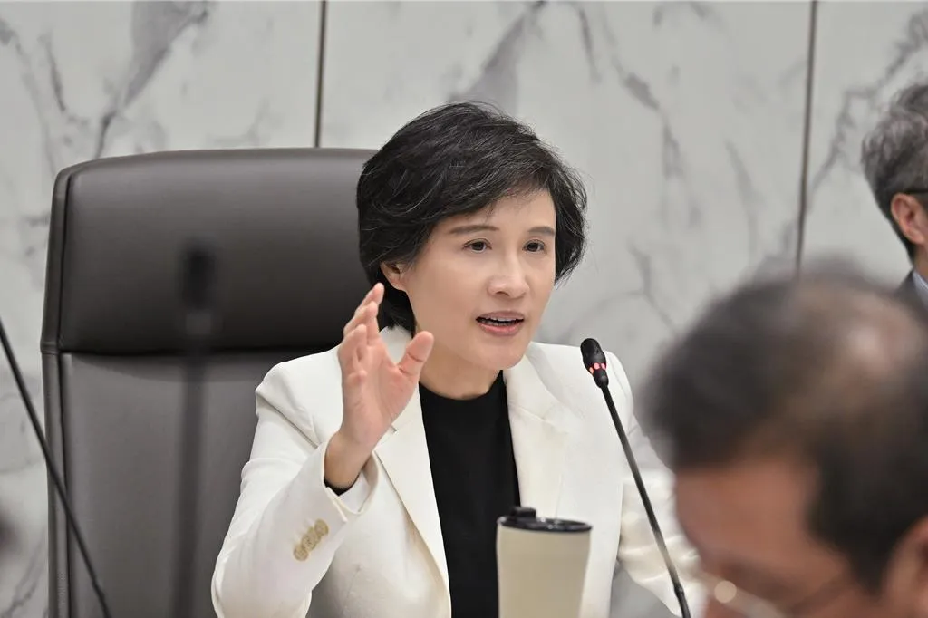 鄭麗君因台美關稅談判表現亮眼，被視為代表民進黨參選台北市長熱門人選。（圖/行政院提供）