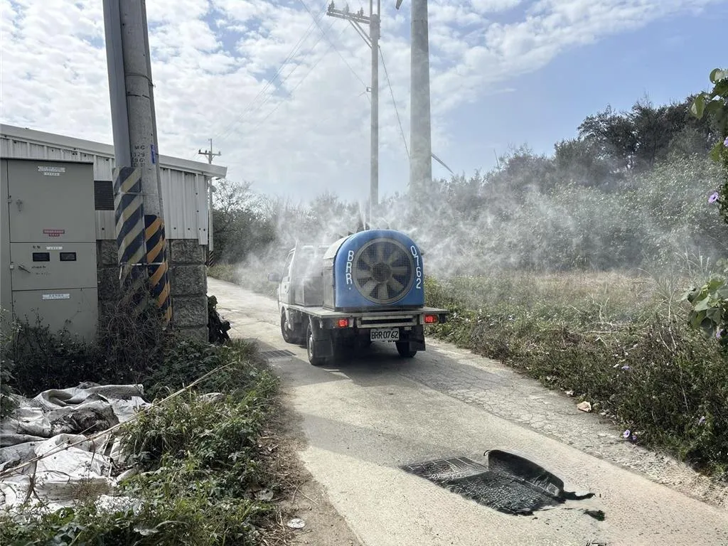 苗栗縣後龍鎮一處畜牧場12日發生4豬隻死亡案件,動防所隨即派員查核處置。(圖/苗栗縣政府提供)