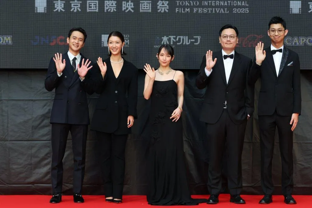 電影《雙囍》去年10月在2025東京國際影展首映，演員劉冠廷（左起）和余香凝、吉岡里帆、導演許承傑、監製苗華川共同出席。（圖／水花電影、2025TIFF提供）
