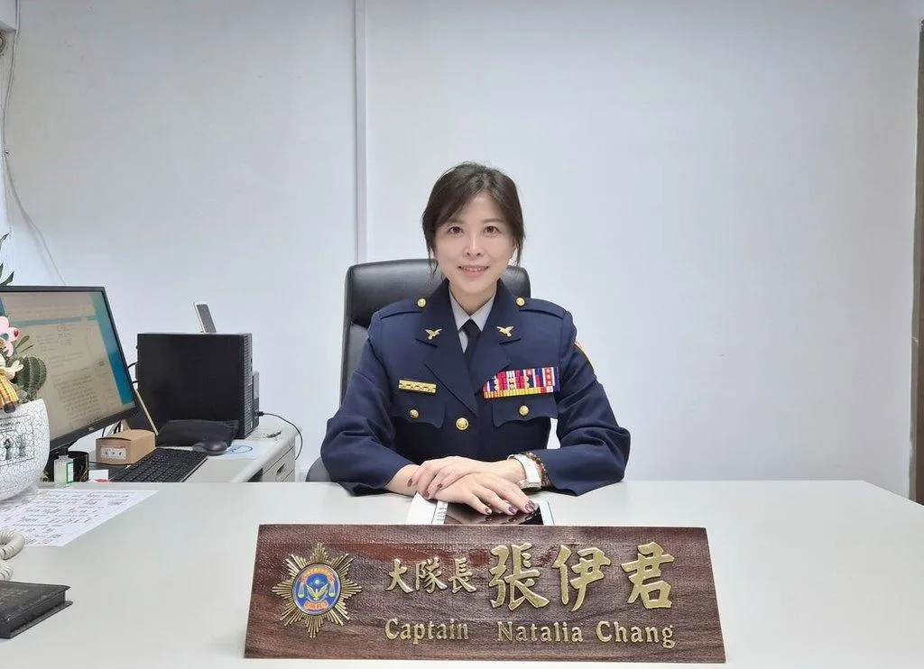 前警政署保三總隊刑事警察大隊大隊長張伊君曾獲「單車美型女」冠軍,憑藉台大博士高學歷和科偵能力,跨界轉職成為資策會人工智慧研究院總監兼智慧城市與安全中心主任。(圖/張伊君提供)