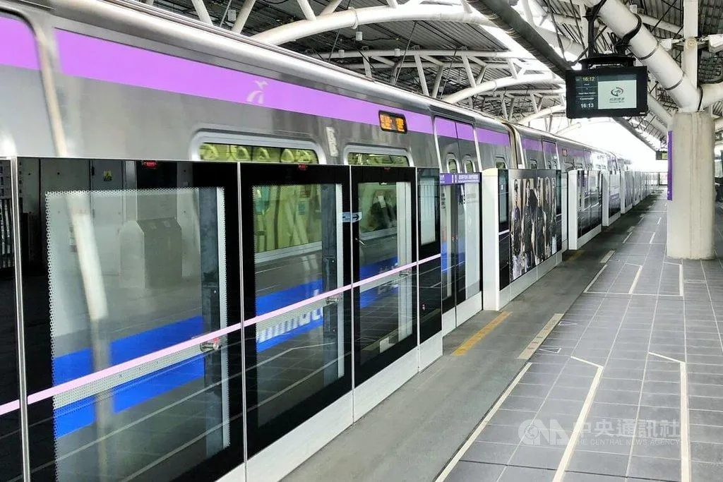 桃捷公司4日表示，全線車站將即時轉播中華隊賽況。（圖／中央社）