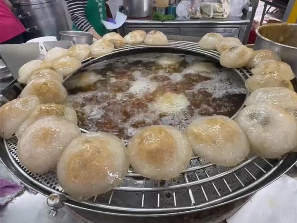 中華隊今(5日)WBC首戰對上澳洲,彰化民眾吃肉圓應援。(圖/中時新聞網)