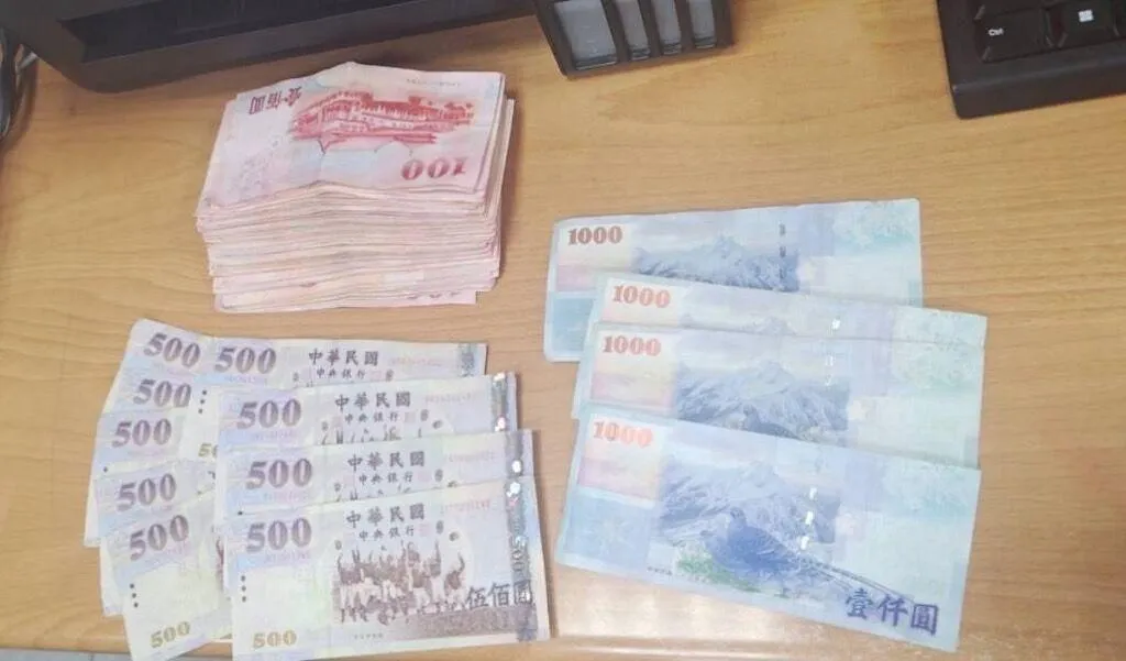 功德箱內的2萬多元現金全數找回。（圖／民眾提供）