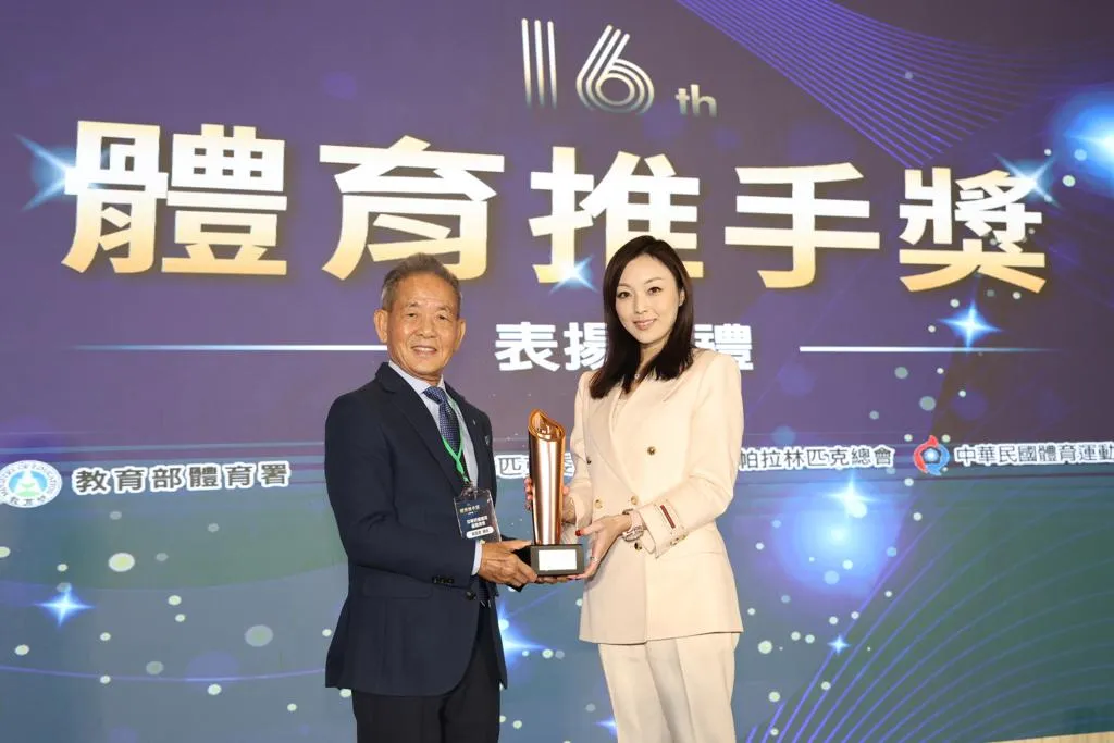 被封為「地表最強小三」的名媛劉怡萱(右)。(資料照片/愛爾麗提供)