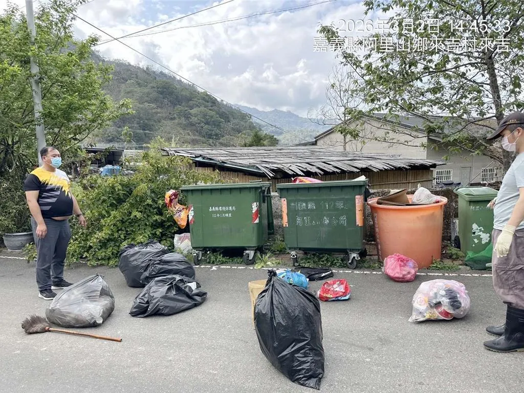 嘉義縣阿里山鄉來吉村一名武姓村民在白天無故遭到野生鼬獾咬傷，嘉義家畜疾病防治所隨後從垃圾堆中找到鼬獾屍體，並經檢測確認該鼬獾感染狂犬病。（圖／家畜所提供，下同）