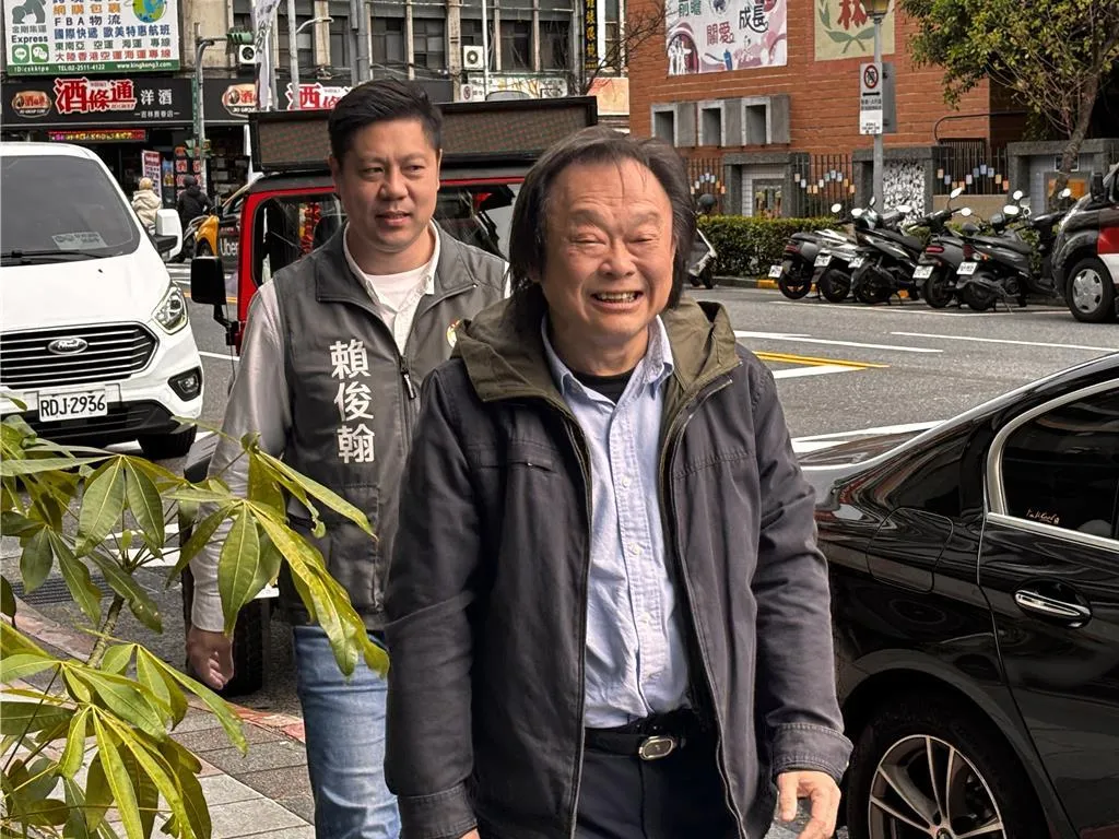 圖為賴俊翰(左)日前與王世堅(右)。(圖/資料照)