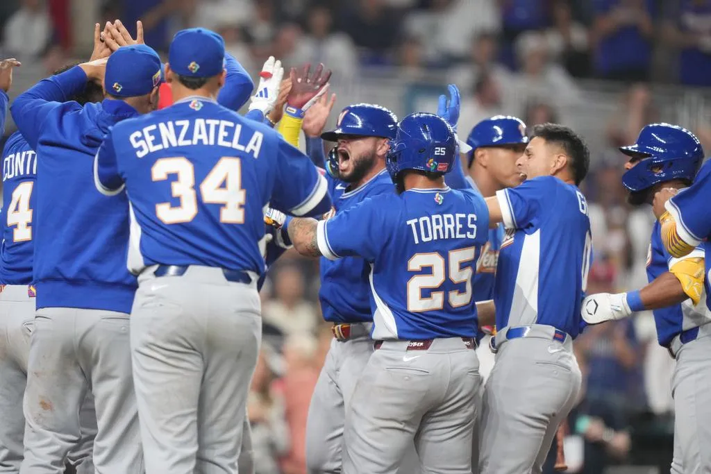 阿布瑞尤轟出關鍵致勝3分砲。（圖／美聯社）