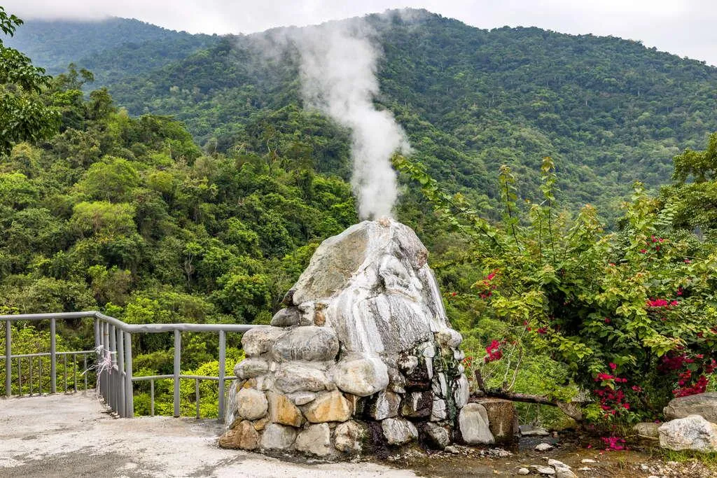 台東知本溫泉素有「東台第一景」的美名。（圖／翻攝自台東觀光旅遊網）