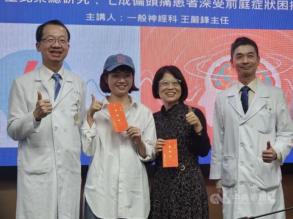 37歲王小姐（左2）長年飽受暈車困擾，連搭捷運、高鐵都崩潰，就醫才知暈車體質與偏頭痛竟是同源問題，所幸在「預防藥物」治療下已有明顯改善。（圖／中央社）
