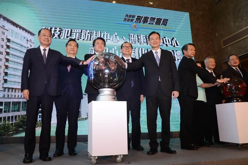 兩中心法制化啟航典禮。（圖／中時）