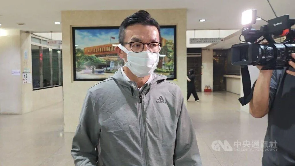 某銀行黃姓協理（圖）等人，疑非法放貸給康友掏空案主嫌王命亮實質控制的公司，2日遭檢調搜索約談，晚間移送台北地檢署複訊。（圖／中央社）