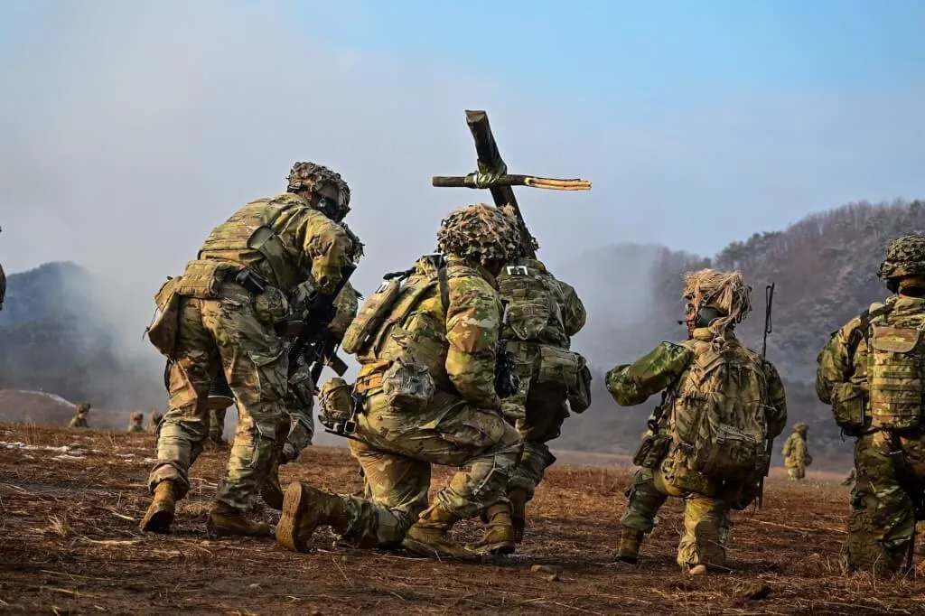 美戰爭部4日公布中東戰事中美軍傷亡數字，目前已有13人陣亡、365人受傷。（示意圖／翻攝自Facebook@U.S. Army）