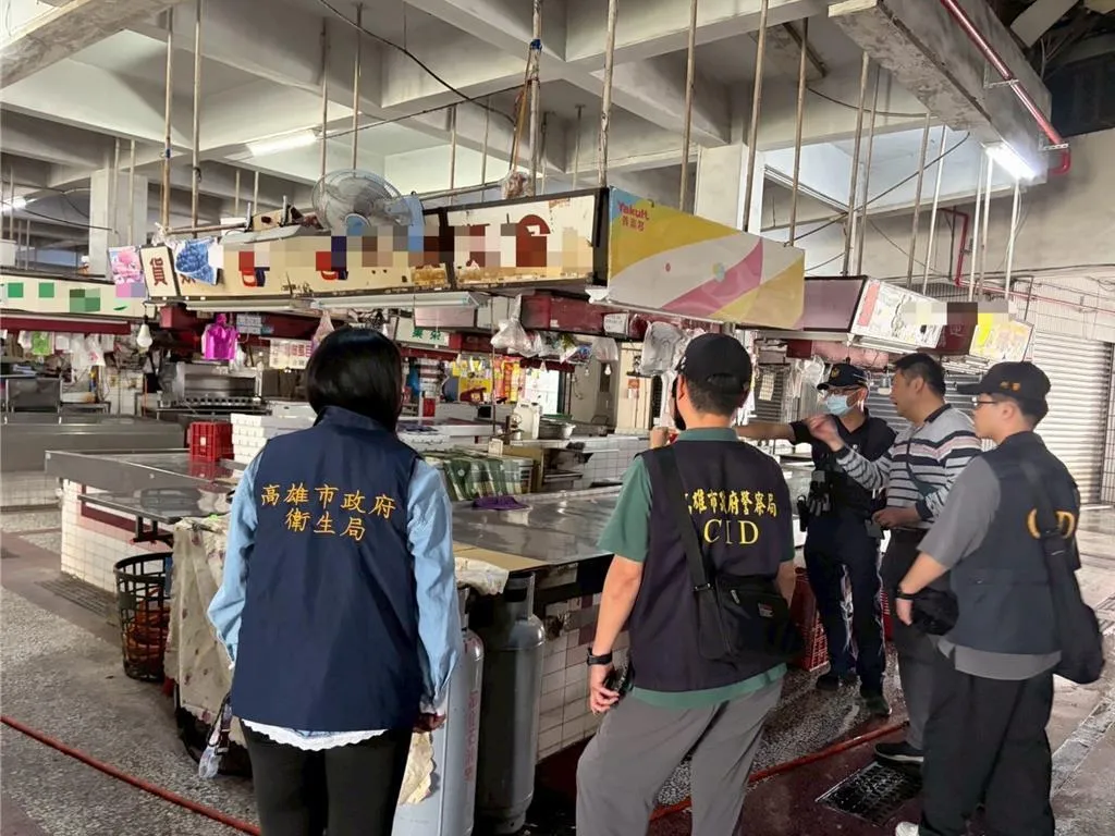 高雄正義市場春捲中毒！140人受害業者無保險消費者求償難。（圖／高雄市衛生局提供）