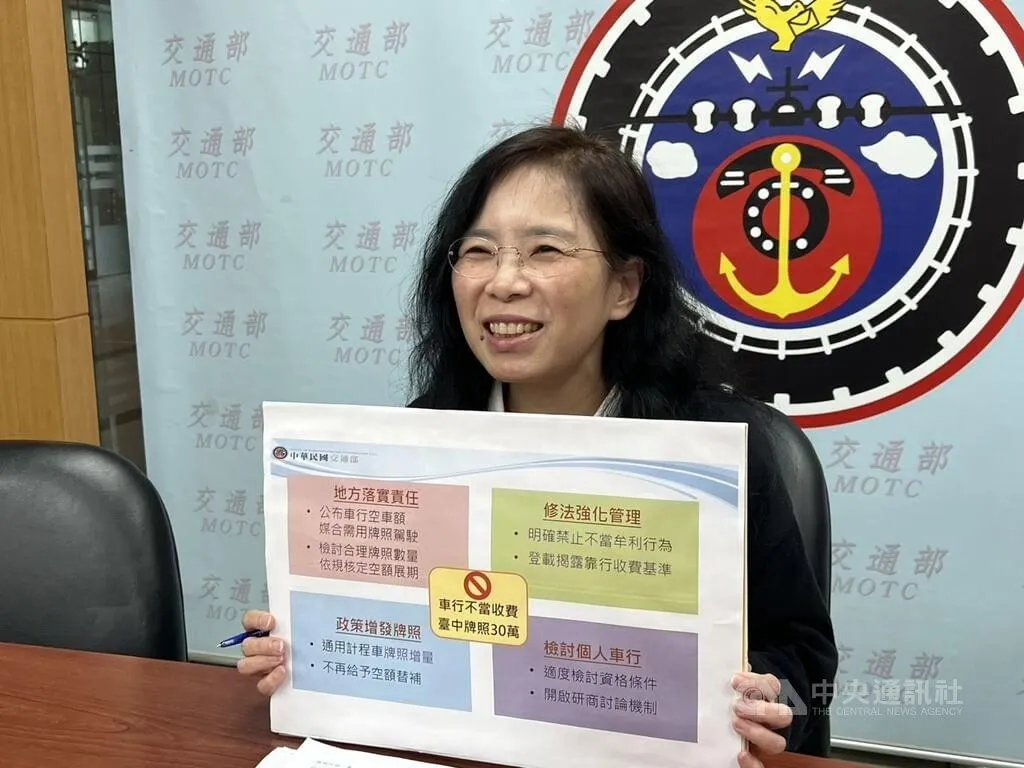 針對計程車行不當收取靠行牌照費,交通部公共運輸及監理司司長胡廸琦(圖)7日表示,將修法明定收費基準,最快2026年上半年上路。(圖/中央社記者黃巧雯攝 )