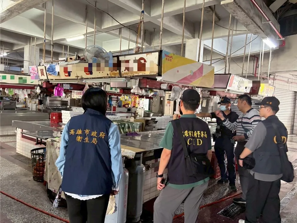高雄正義市場一家經營40年的春捲攤發生大規模食物中毒，截至今年4月8日上午8點，累計已有173人因就醫。（圖／高雄市衛生局提供）
