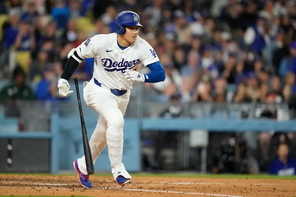大谷翔平5局下敲出右外野一壘安打。（圖／美聯社）