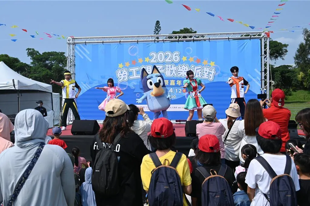 台東縣政府於4月11日開始，在台東森林公園舉辦為期兩天的「勞工親子歡樂派對暨野放祭嘉年華」，吸引超過2000人參與。（圖／台東縣政府提供）