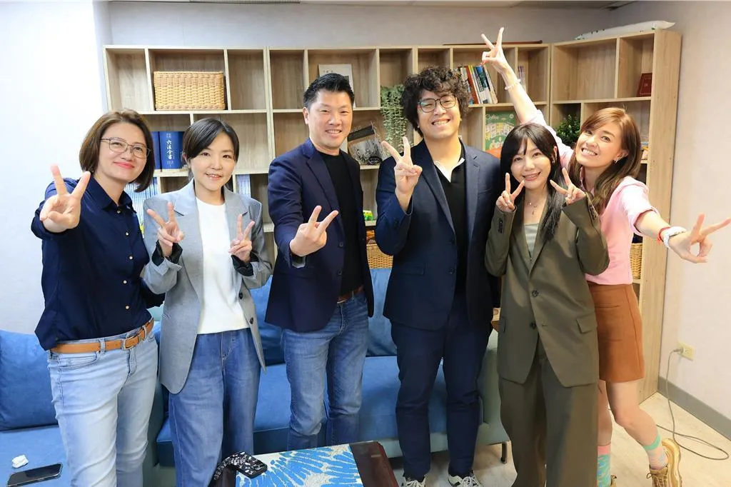 吳沛憶、沈伯洋15日到台北市議會拜訪民進黨多位議員。(圖/台北市議員王閔生辦公室提供)