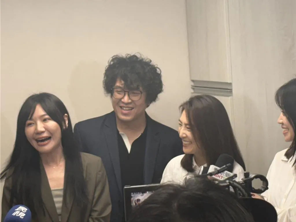 吳沛憶、沈伯洋現身台北市議會,拜會黨籍議員。(圖/中時邱芊攝)