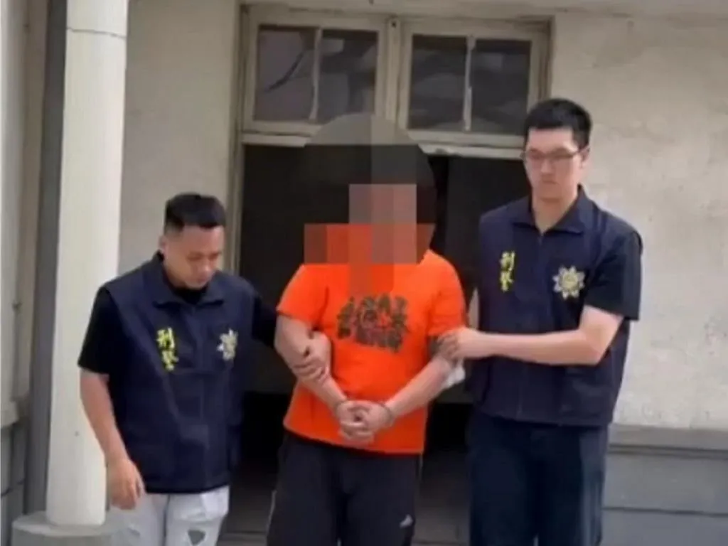 打警察的陳男已在現場被逮。（圖／警方提供）