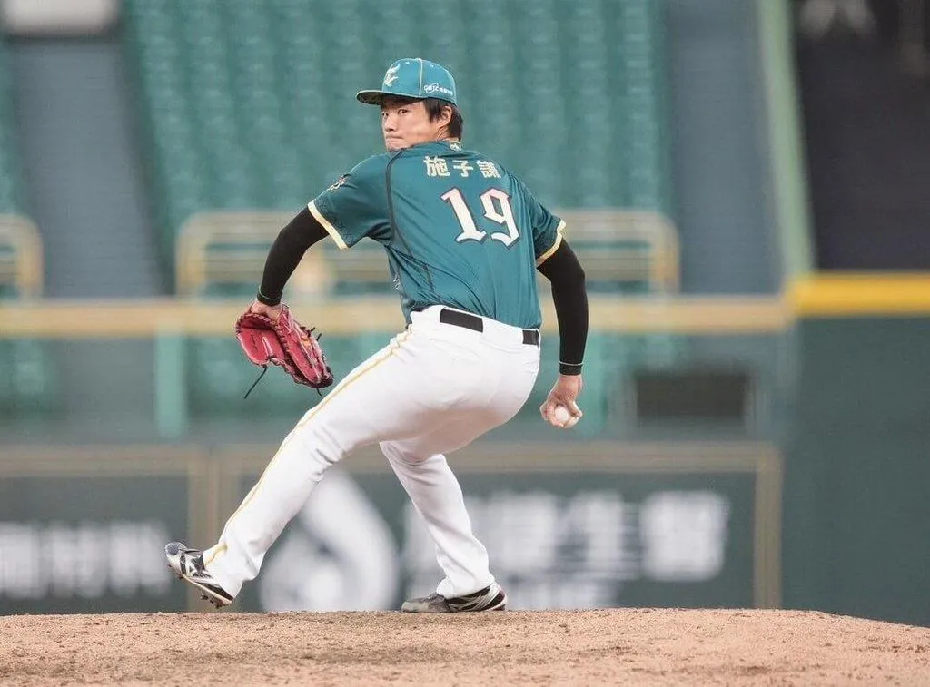施子謙投1球就拿到勝投，成為中職史上第11人。（圖／台鋼雄鷹隊提供）