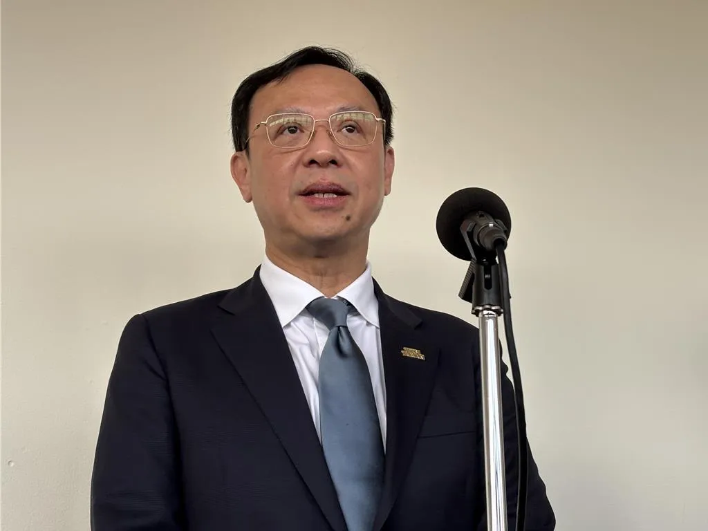 行政院院長卓榮泰日前宣稱進口馬鈴薯會「一顆顆檢查」引發質疑，衛福部部長石崇良於立法院衛環委員會說明，現行進口食品管理制度並未要求逐顆檢驗。(圖/報系資料照)