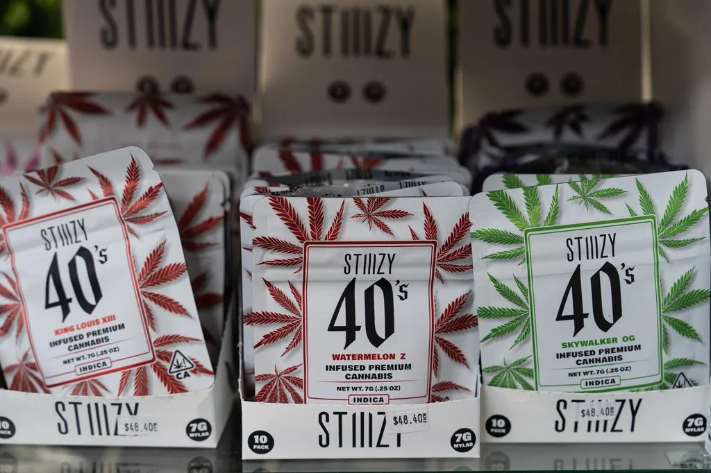 美國司法部表示將立即放寬部分大麻產品限制，並迅速推動將大麻重新分類為危險性較低的藥物。（圖／美聯社）