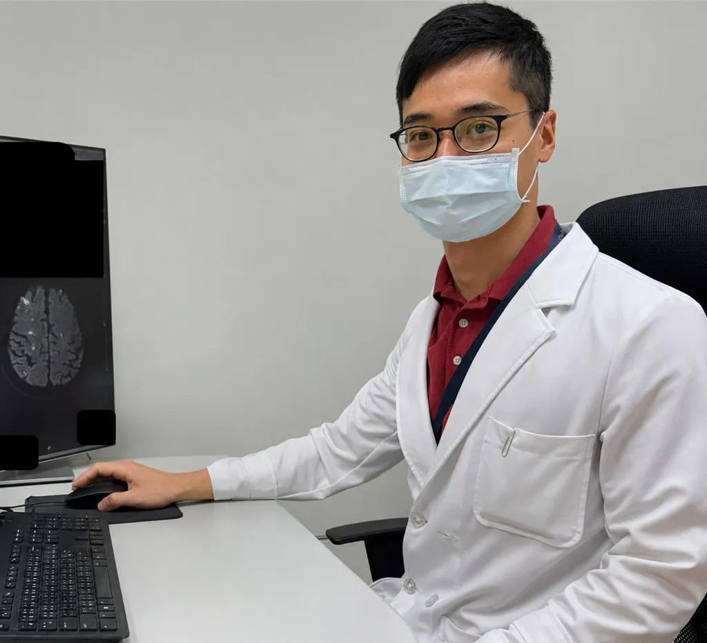 謝沛峰醫師表示，透過CYP2C19藥物基因檢測，可確認抗血栓藥物是否適合病人體質，提升中風預防效果。（圖/新竹台大分院提供)