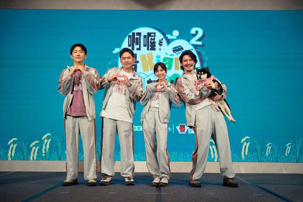 客家電視台《啊喔！最Kiang駐村小隊2》節目主持人施名帥（左起）、洪都拉斯、黃姵嘉、周厚安出席28日記者會，分享主持的甘苦談。（圖／客家電視台提供）