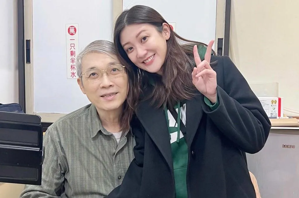 林逸欣與父親林春銘。(圖/翻攝自林春銘醫師神經醫學網 臉書)