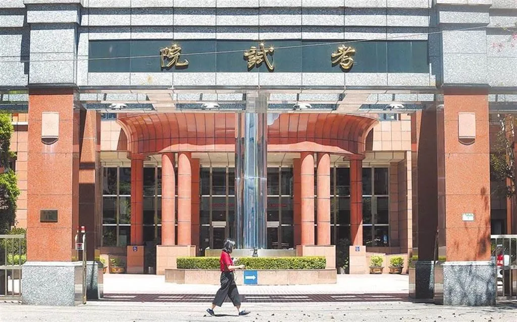 考試院今天通過修正公務人員考績法。(圖/資料照)