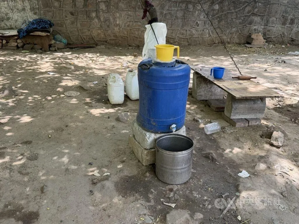 印度路邊、樹下有飲水供人自由取用防中暑。（圖／中央社）