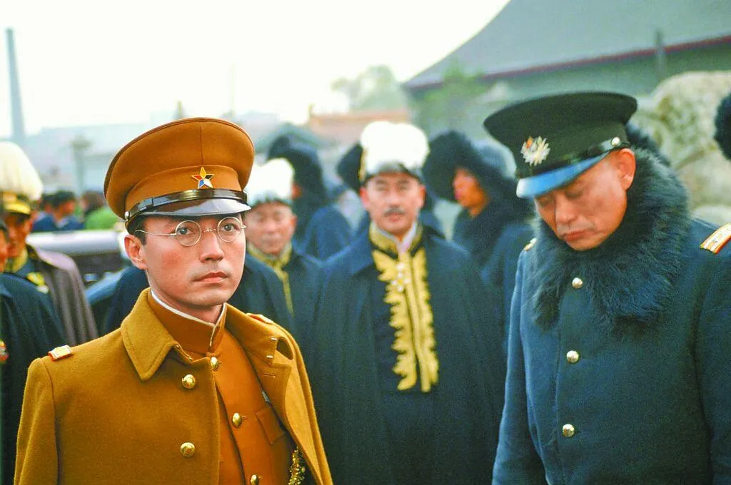 尊龍（左）當年用本名「吳國良」在台灣宣傳《末代皇帝》。（圖／甲上娛樂）