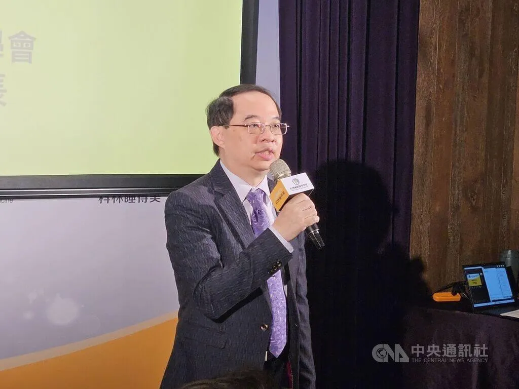 台灣睡眠醫學學會理事長莊立邦表示，透過首次睡眠呼吸中止症調查研究，盼精準掌握台灣人的睡眠健康現況，呼籲大眾正視打鼾背後隱藏的缺氧威脅。（圖／中央社）