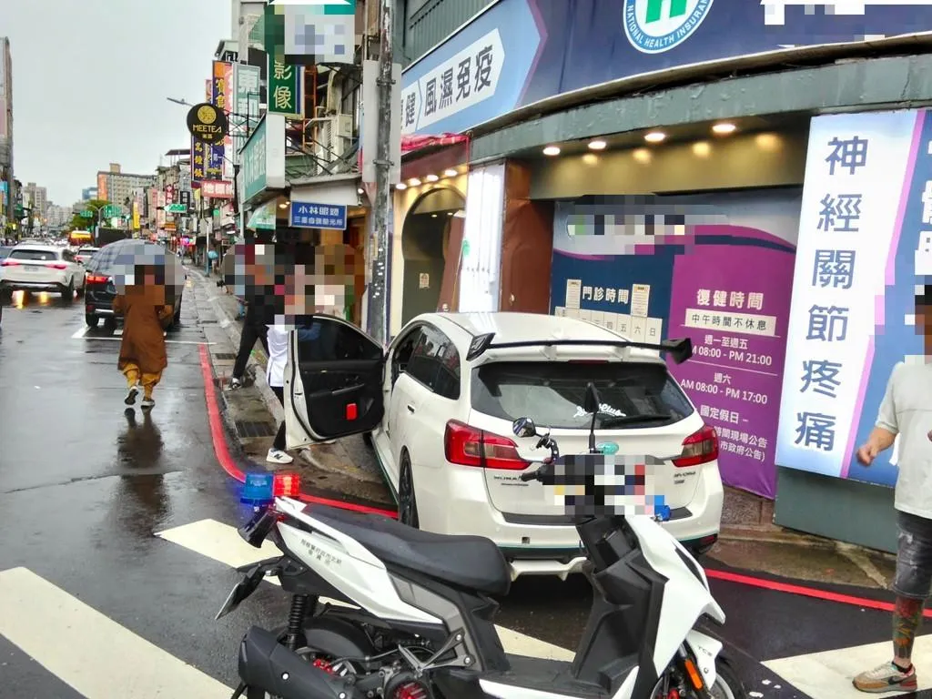 新北市三重區發生一起離奇車禍，警方唾液檢測結果顯示，男子使用了第三級毒品K他命，證實為毒駕。（圖／翻攝畫面）