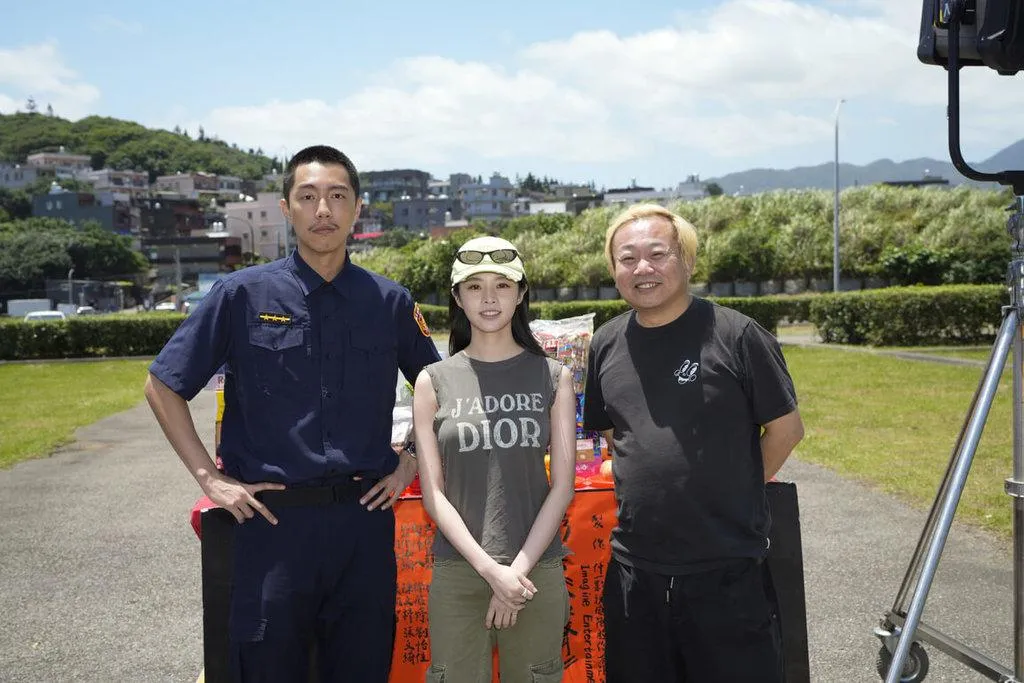 演員蔡凡熙(左起)、詹子萱、鄭志偉在新劇《鎗聲》中組成中城警察3人組,蔡凡熙在片中情緒暴衝,詹子萱為片接受嚴格動作與槍枝訓練,鄭志偉則是特地為角色漂染一頭金髮。(圖/公視台語台提供)