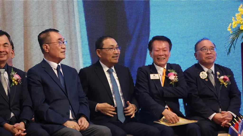 國際獅子會300B1區26日晚間舉辦總監交接暨總監、理監事、區職員宣誓就職典禮,國民黨新北市長參選人李四川與新北市長侯友宜同台。(報系資料照)