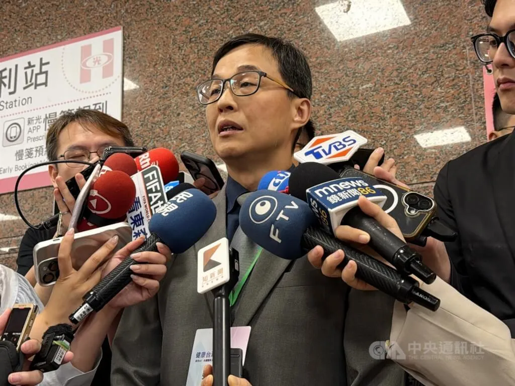 食藥署署長姜至剛回應中聯油案、預算等議題。表示署內業務攸關全國民眾食安、藥安各方面，預算刪減將明顯影響業務。（圖／中央社）