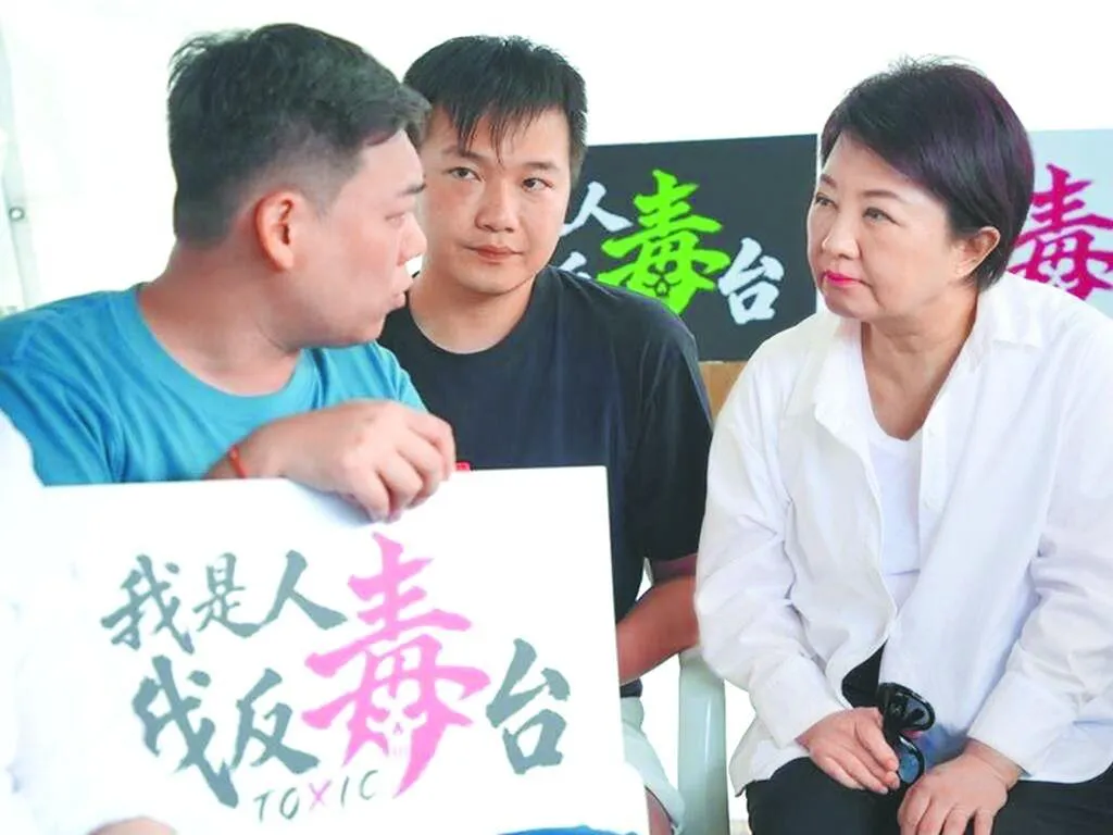 圖為台中市長盧秀燕（右）20日到凱道關心絕食靜坐的情況。（圖為台北市議員參選人陳冠安提供）