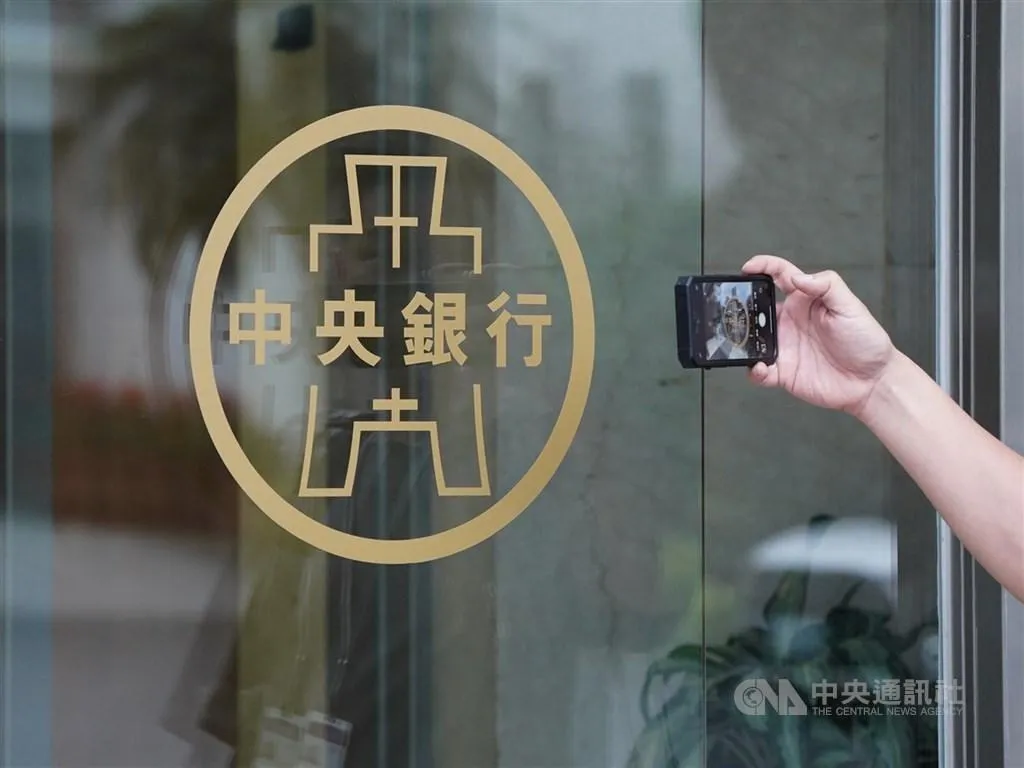 美國最新匯率報告出爐，台灣因觸及對美順差高、經常帳順差對GDP比率逾3%的2項指標，續留觀察名單。（中央社檔案照片）