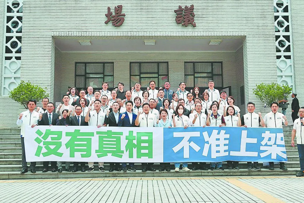 國民黨立法院黨團總召傅崐萁、台北市長蔣萬安、台中市長盧秀燕等人24日出席在立法院舉行的「沒有真相，不准上架！」記者會，呼籲民眾一起到凱道抗議。（圖/資料照）
