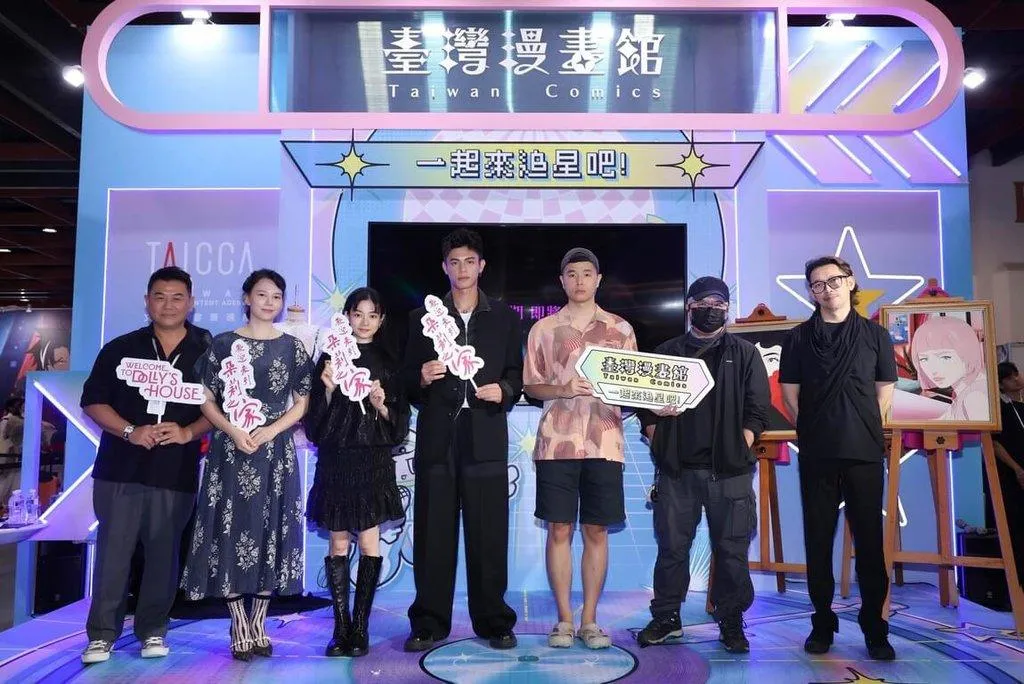 台灣動畫片《歡迎來到朵莉之家》24日在漫畫博覽會舉辦記者會，演員邱以太（中）、姚愛寗（左3）、紀培慧（左2）分享演出心得。（圖／天水時代提供）